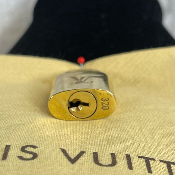 #320 Authentic Louis Vuitton lock & key - Picture 3 of 5